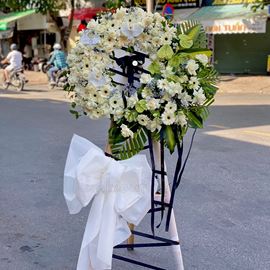 Vòng hoa viếng hồng trắng, đồng tiền - KV92