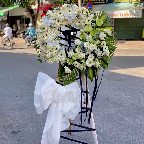 Vòng hoa viếng hồng trắng, đồng tiền - KV92