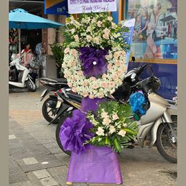 Vòng hoa hồng kem , lan trắng - KV93