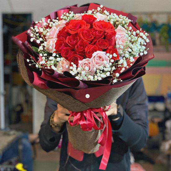 Bó hoa hồng đỏ kem - HB249