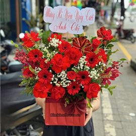 GIỎ HOA TONE ĐỎ - HG887