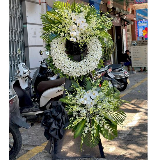 Vòng hoa chia buồn màu trắng  - KV280