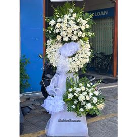 Vòng hoa chia buồn tone trắng - KV283