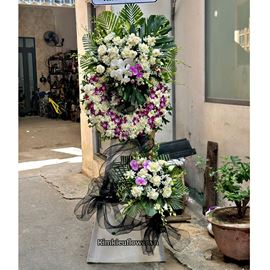 Vòng hoa chia buồn tone trắng tím, mix lan hồ điệp - KV287