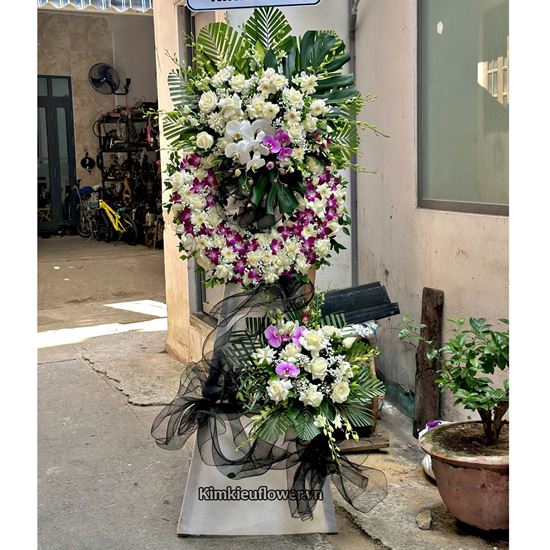 Vòng hoa chia buồn tone trắng tím, mix lan hồ điệp - KV287