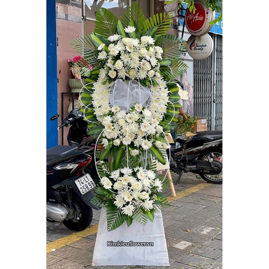 Vòng hoa chia buồn cúc trắng mix hồng và đồng tiền - KV290