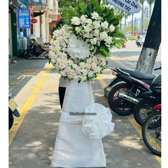 Vòng hoa chia buồn tone vàng trắng - KV294