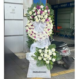 Vòng hoa chia buồn tone trắng tím - KV299