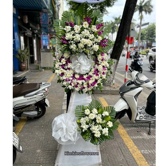 Vòng hoa chia buồn tone trắng tím - KV300