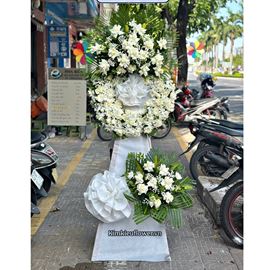 Vòng hoa chia buồn tone trắng - KV302