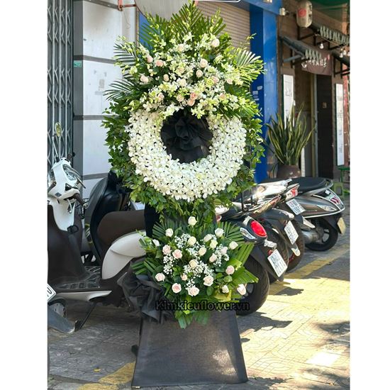 Vòng hoa lan trắng mix hồng kem - KV306