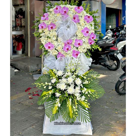 Vòng hoa chia buồn tone trắng mix lan hồ điệp - KV307