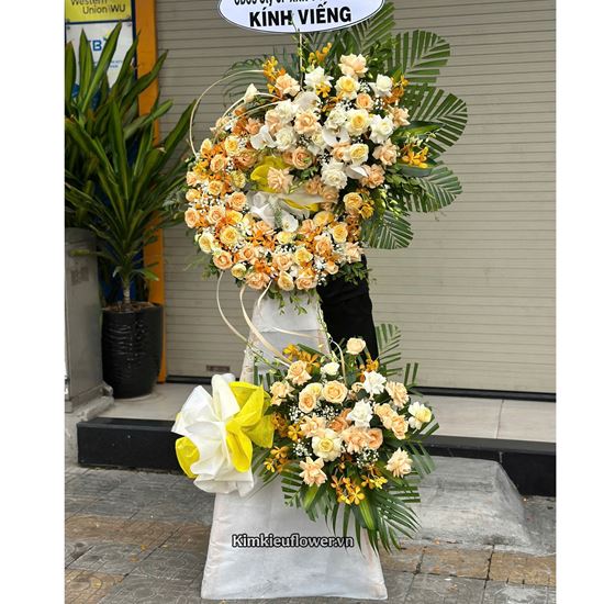 Vòng hoa chia buồn tone mỡ gà mix lan vàng - KV310