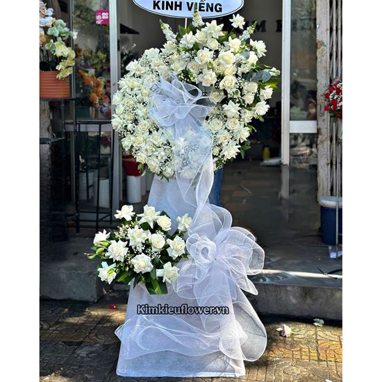 Vòng hoa chia buồn tone trắng - KV313