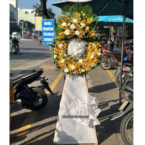 Vòng hoa chia buồn tone trắng - KV313