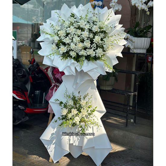 Kệ hoa chia buồn tone trắng - KV316