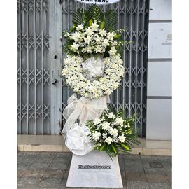 Vòng hoa chia buồn tone trắng - KV322