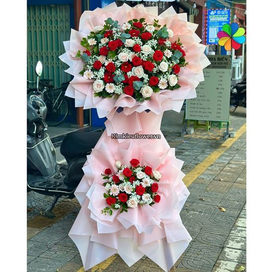 Kệ hoa chúc mừng tone đỏ kem - KH430