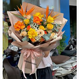 Bó hoa chúc mừng tone vàng cam mix thiên điểu - HB883