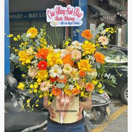 Giỏ hoa tone vàng cam mix tulip - HG894