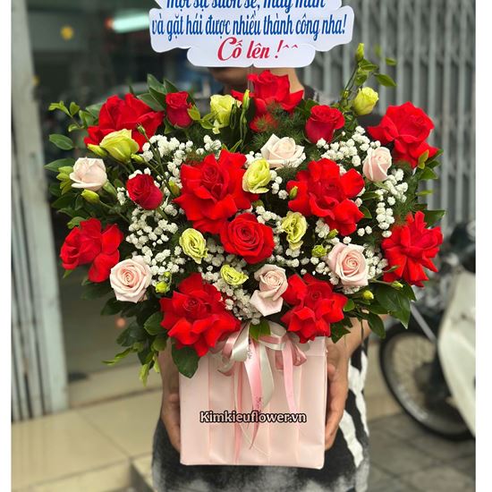 Giỏ hoa chúc mừng tone đỏ kem - HG900