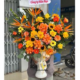 Bình hoa chúc mừng tone vàng cam mix thiên điểu - BI339