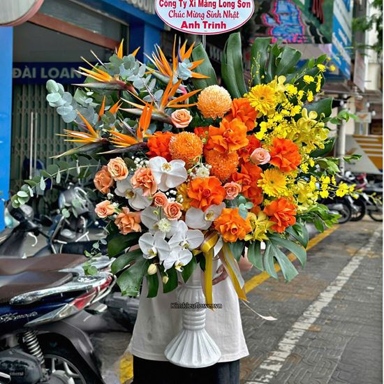 Bình hoa chúc mừng tone vàng cam mix lan hồ điệp - BI347