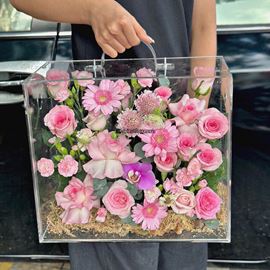 Hộp hoa mica tone hồng, hoa hồng mix lan hồ điệp tím - HG918