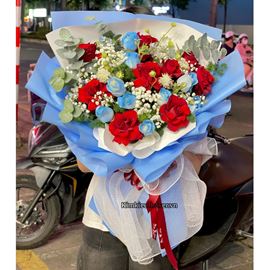 Bó hoa chúc mừng tone xanh dương mix đỏ - HB971
