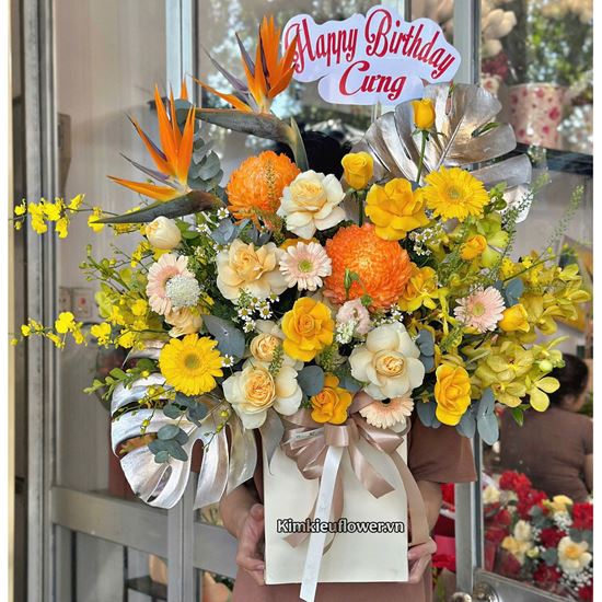 Giỏ hoa chúc mừng tone vàng cam mix thiên điểu - HG920