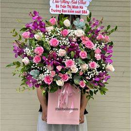 Giỏ hoa chúc mừng tone hồng mix lan tím - HG926