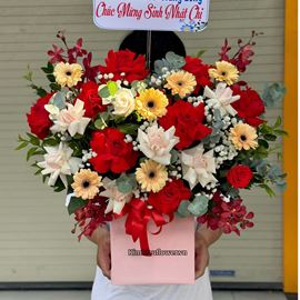 Giỏ hoa chúc mừng tone đỏ mix hồng kem - HG930