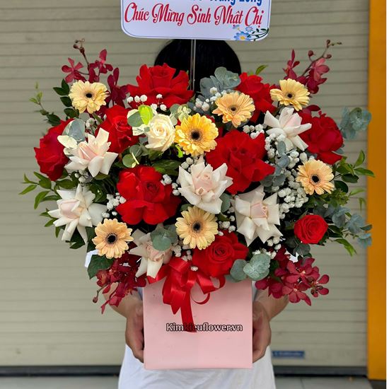 Giỏ hoa chúc mừng tone đỏ mix hồng kem - HG930
