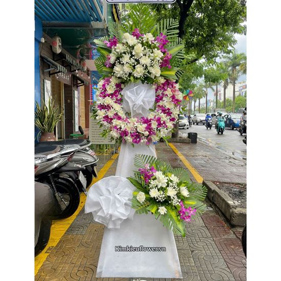 Vòng hoa chia buồn tone trắng tím - KV332