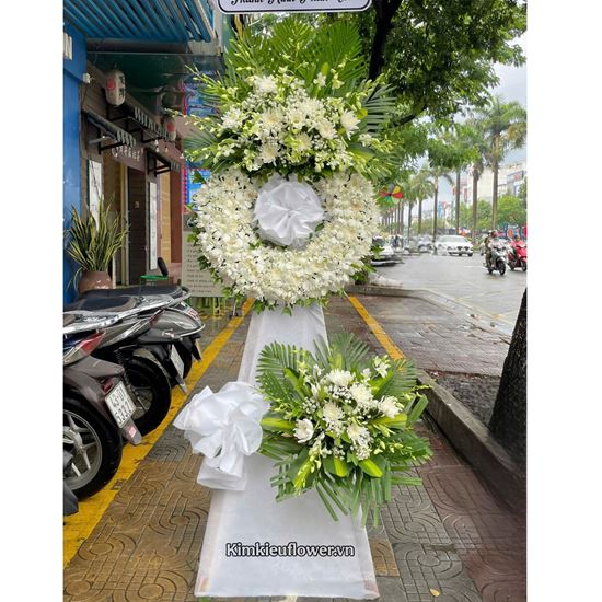 Vòng hoa chia buồn tone trắng - KV333