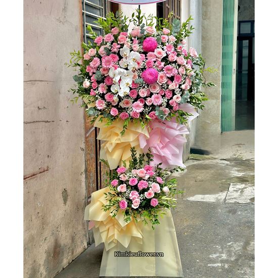 Kệ hoa chúc mừng tone hồng mix lan hồ điệp trắng - KH470