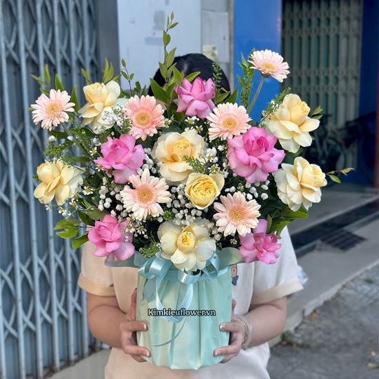 Giỏ hoa chúc mừng tone vàng hồng - HG939
