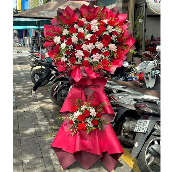 Kệ hoa chúc mừng tone đỏ kem - KH474