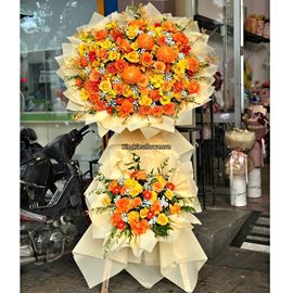 Kệ hoa chúc mừng tone vàng cam mix lan vũ nữ - KH476