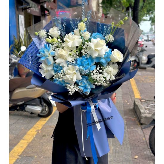 Bó hoa chúc mừng tone trắng xanh dương - HB1004