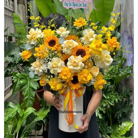 Bình hoa chúc mừng tone vàng mix lan vũ nữ - BI356