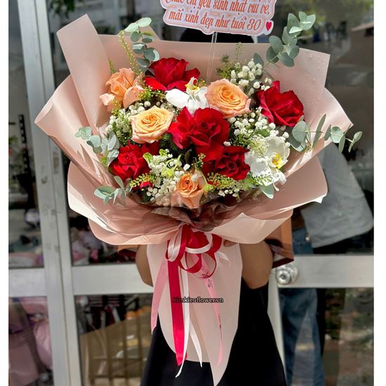 Bó hoa chúc mừng tone đỏ cam mix lan hồ điệp - HB1030