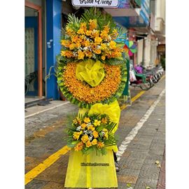 Vòng hoa chia buồn tone vàng - KV341