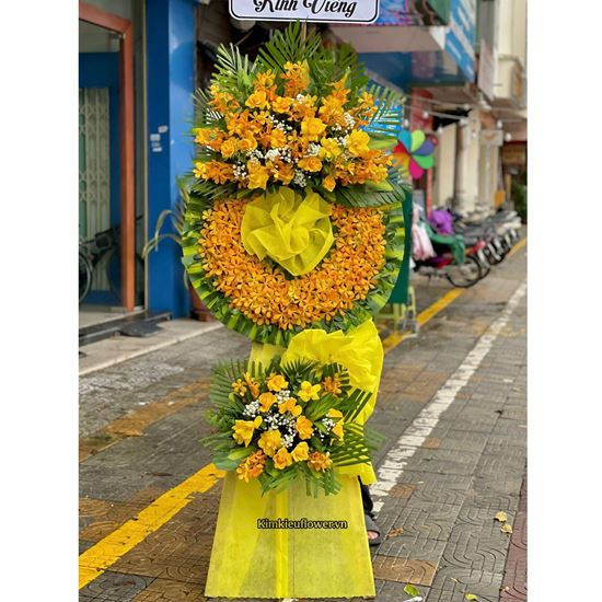 Vòng hoa chia buồn tone vàng - KV341