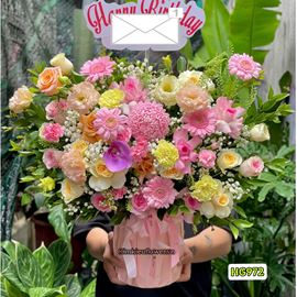 Giỏ hoa chúc mừng tone hồng mix lan hồ điệp - HG972