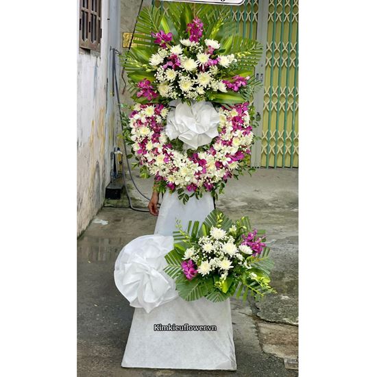 Vòng hoa chia buồn tone trắng tím - KV344