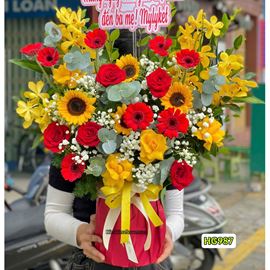 Giỏ hoa chúc mừng tone đỏ vàng - HG987