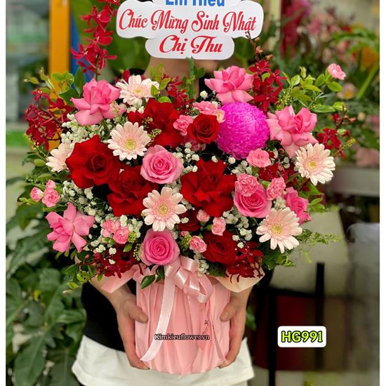 Giỏ hoa chúc mừng tone đỏ hồng mix cúc mẫu đơn - HG991