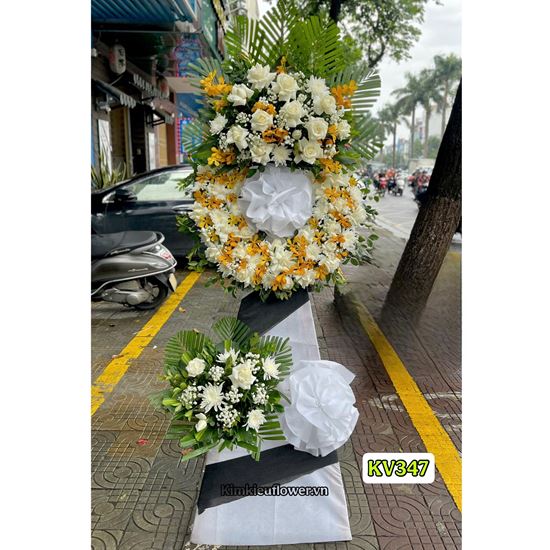 Picture of Vòng hoa chia buồn tone trắng vàng - KV347