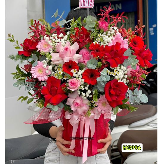 Picture of Giỏ hoa chúc mừng tone đỏ hồng mix lan đỏ - HG996